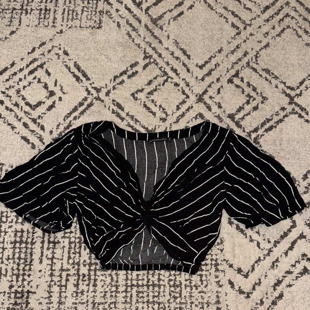 Abercrombie & Fitch Black and White Striped Crop Top
